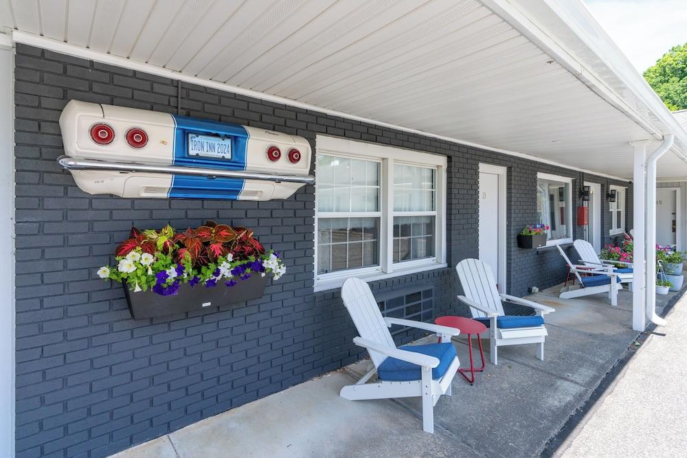 Iron Masters - Inn on Main photo 15