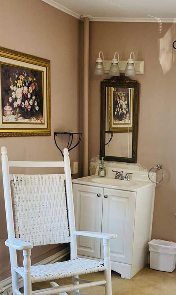 Bath Avenue House photo 22