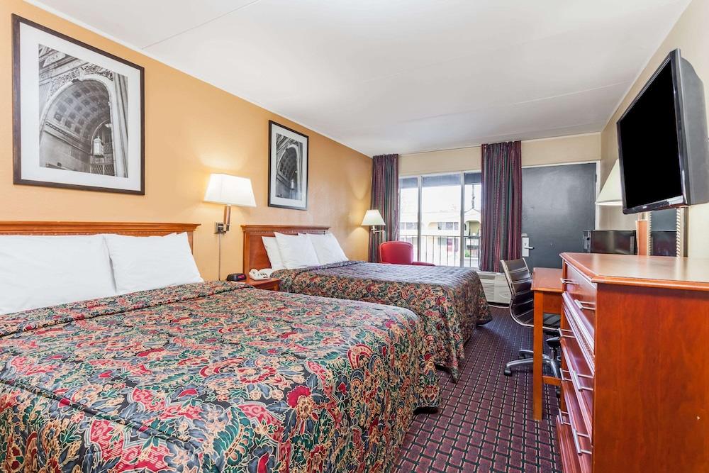 Days Inn by Wyndham Seymour photo 5