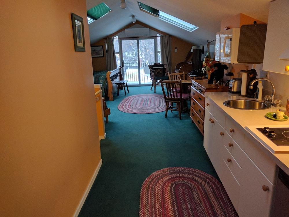 Ann Arbor B&B Inn photo 14
