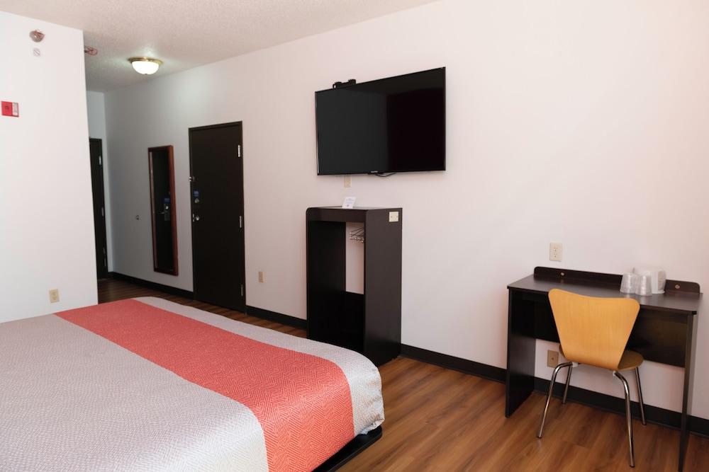Lincoln Garden Inn photo 15