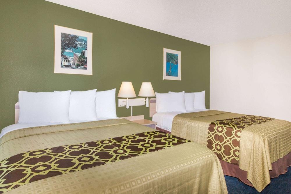 Travelodge by Wyndham Los Banos CA photo 7