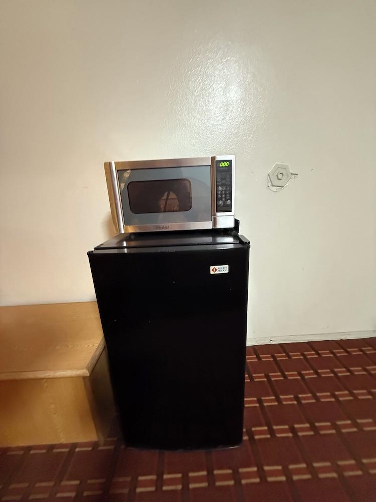 New Budget Inn photo 22