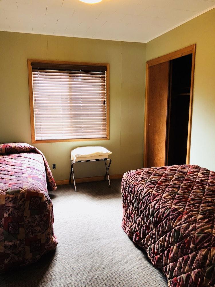Sportsman's Lodge photo 7