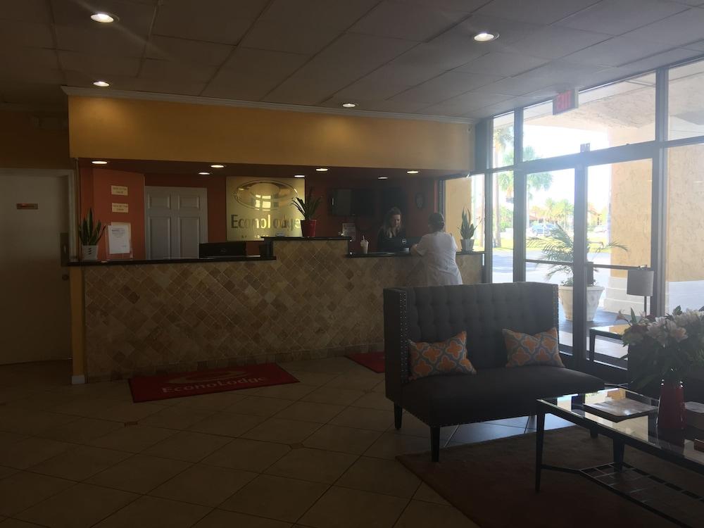 Econo Lodge Ormond Beach North - Daytona photo 2