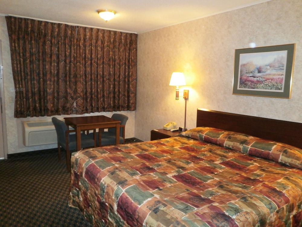 Richmond Inn & Suites photo 11