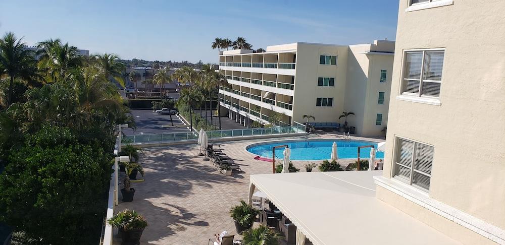 The Ambassador Hotel photo 48