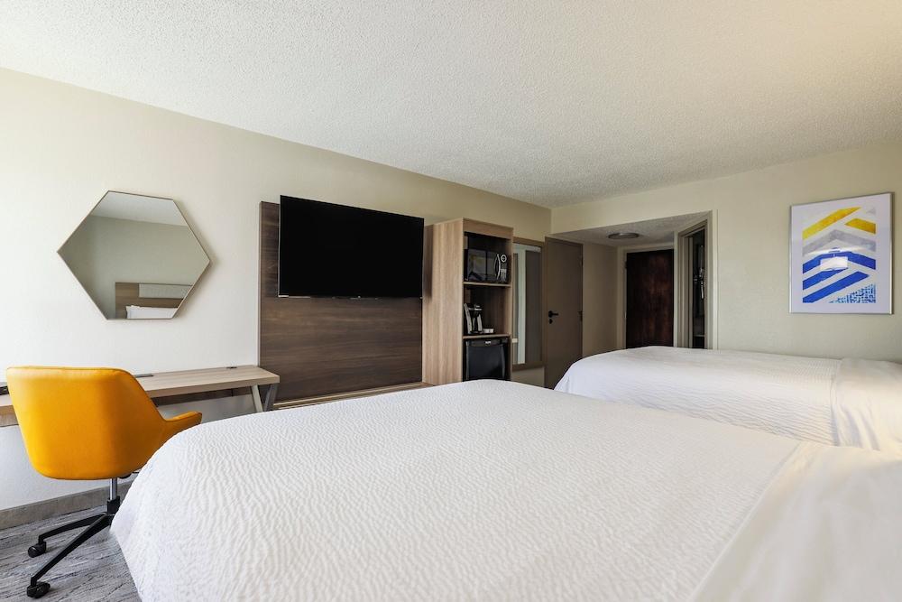 Holiday Inn Express Burlington by IHG photo 11