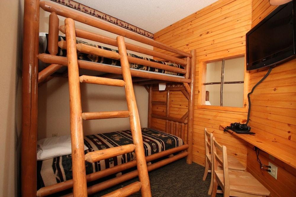 Darien Lake Lodge on the Lake photo 8