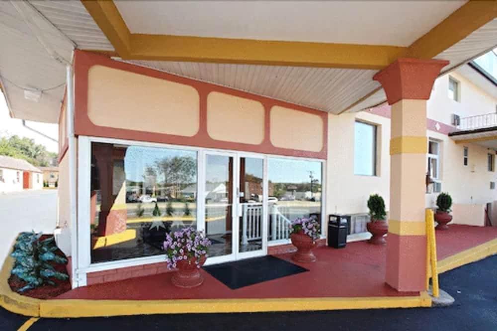 Regal Inn & Suites photo 19