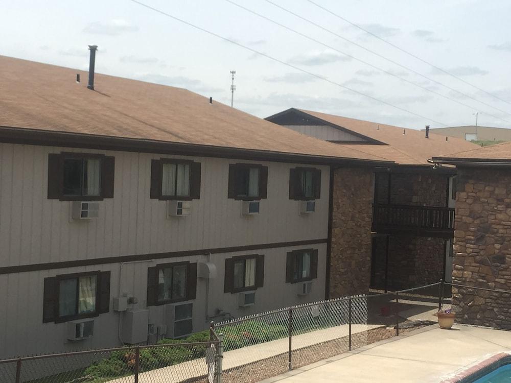 Midway Budget Inn photo 15