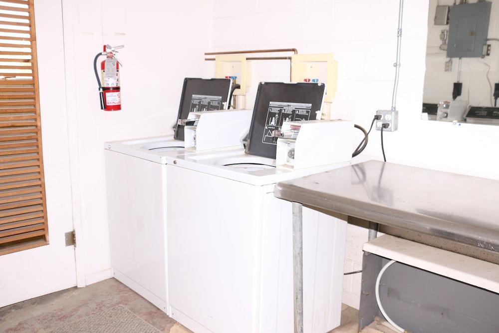 Frontier Motel photo 48
