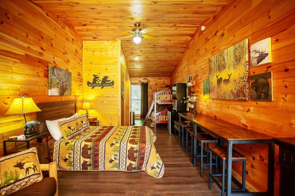 Bigfoot Lodge Room Three photo 16