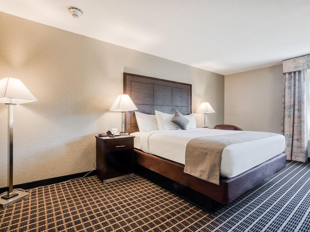 Alexis Hotel & Banquets Dallas Park Central Galleria photo 15