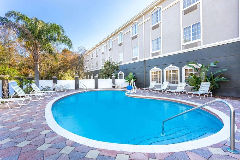 La Quinta Inn & Suites by Wyndham St. Augustine photo 29