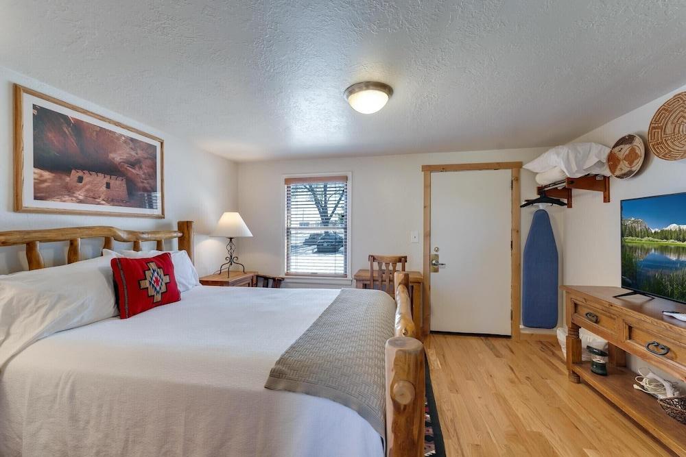Stone Lizard Lodging photo 17