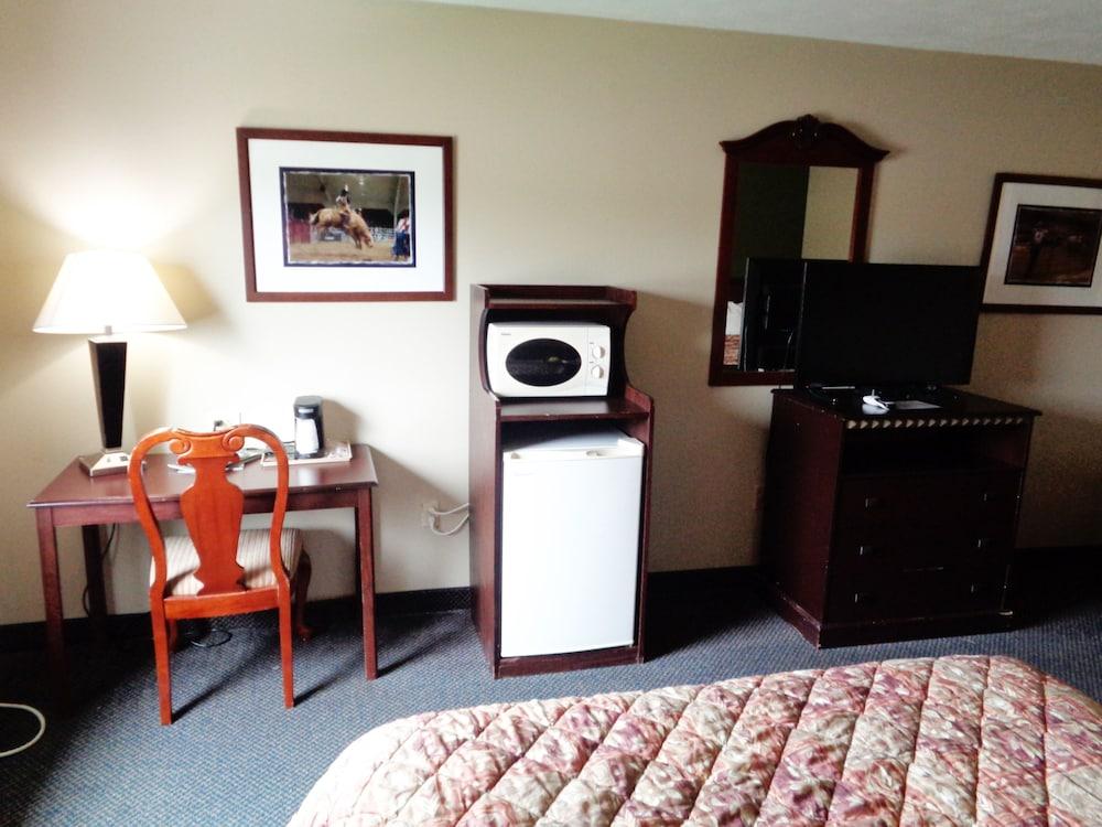 Fairgrounds Inn photo 16