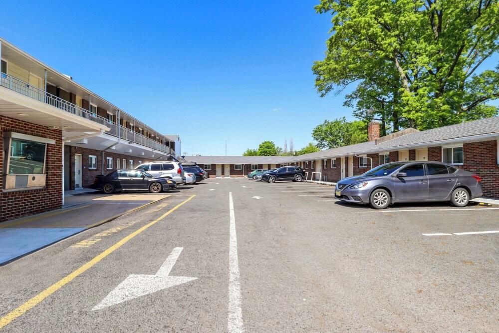 Americas Best Value Inn Avenel Woodbridge photo 24