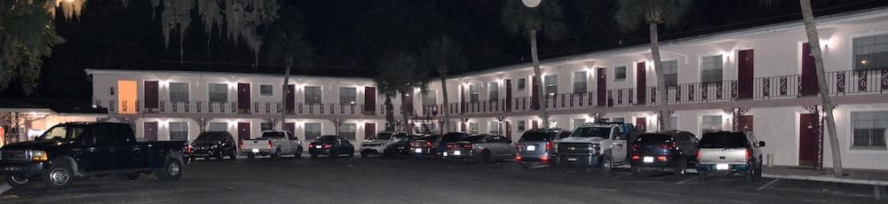 Carriage Inn Motel photo 2