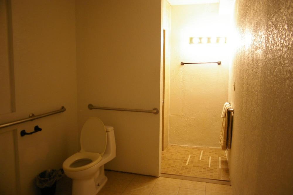 Holiday House Motel photo 17