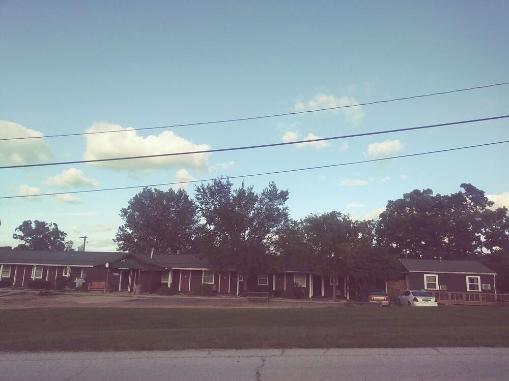 Headwaters Motel — hotel in Warsaw