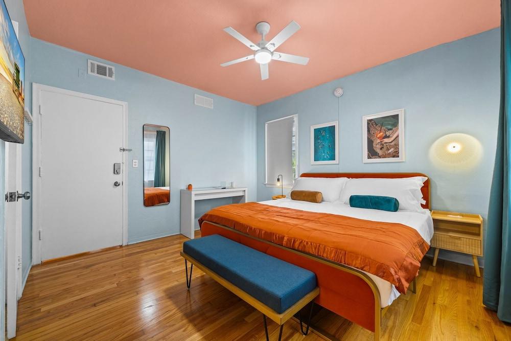 Blue Flamingo Suites photo 94