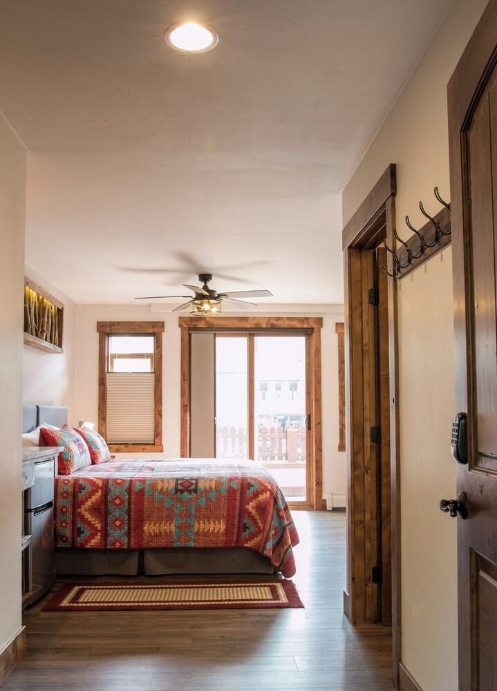 Clear Creek Inn photo 5