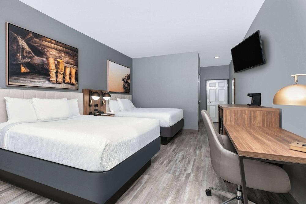 La Quinta Inn & Suites by Wyndham Decatur photo 12