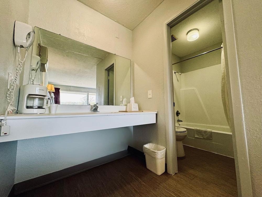 Rodeway Inn Church Hill - Tri Cities Area photo 34