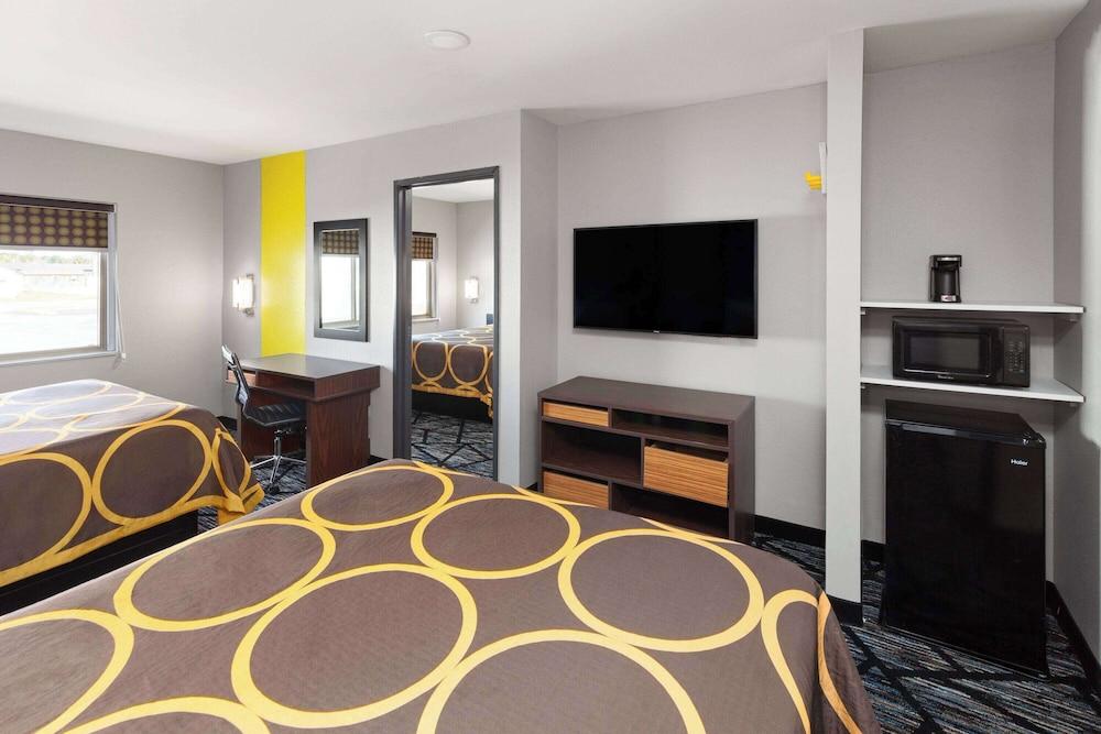 Super 8 by Wyndham Olney photo 18