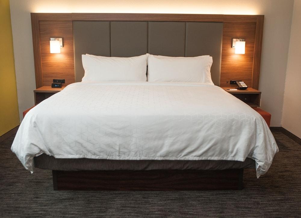 Holiday Inn Express & Suites Norfolk by IHG photo 42