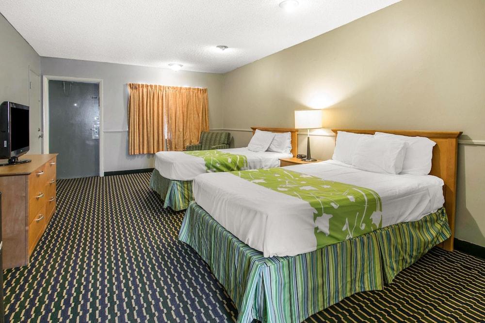 Rodeway Inn & Suites Winter Haven Chain Of Lakes photo 12