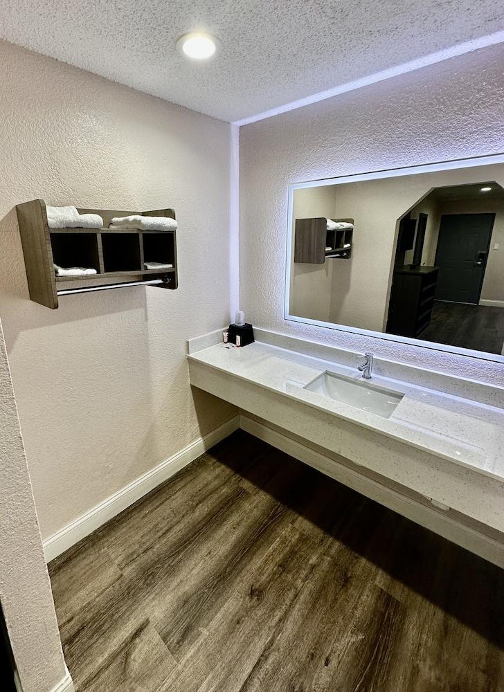 Hollywood Inn photo 15