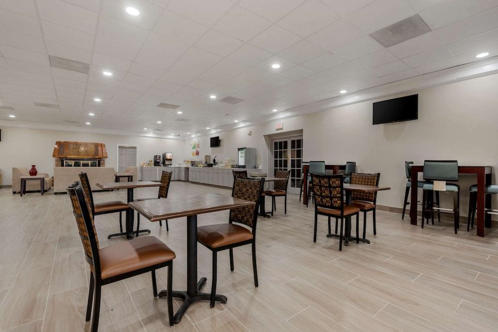 Quality Inn & Suites New Hartford - Utica photo 34