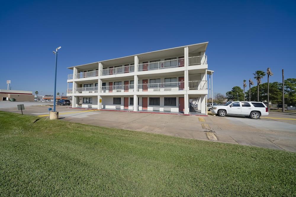 Americas Best Value Inn & Suites Humble photo 6