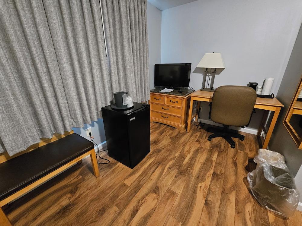 Capt.'s Inn & Suites photo 37