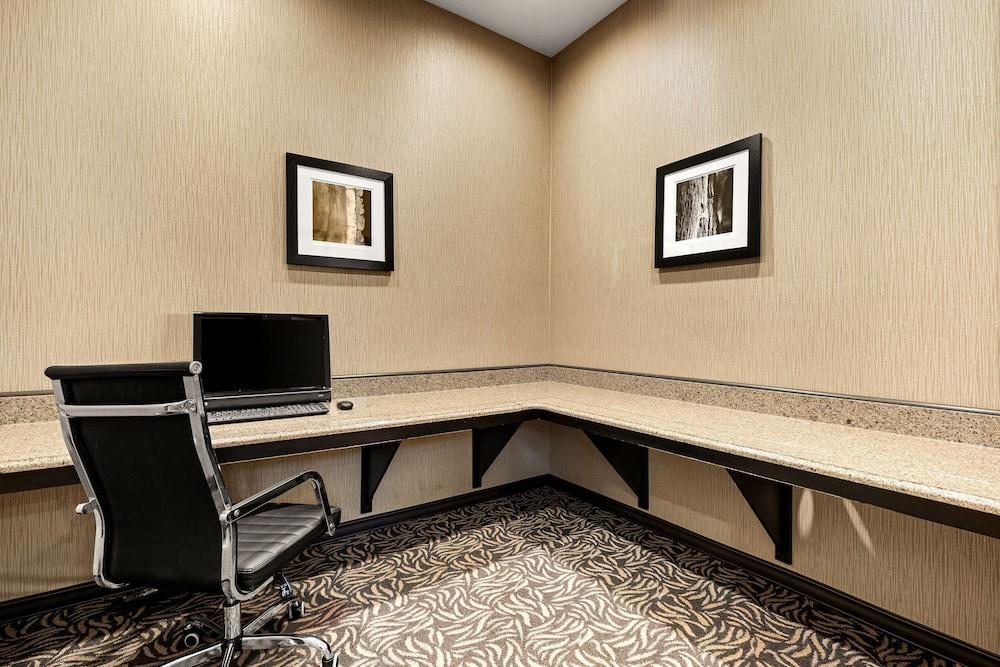 Sonesta Essential Indianapolis Airport photo 21