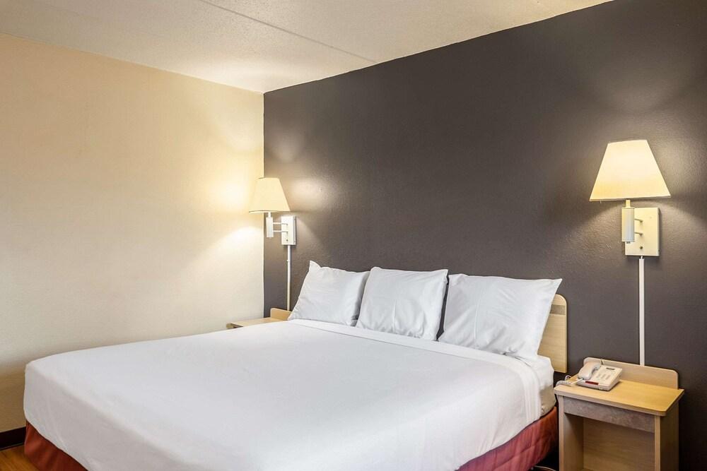 Rodeway Inn Dubuque photo 23