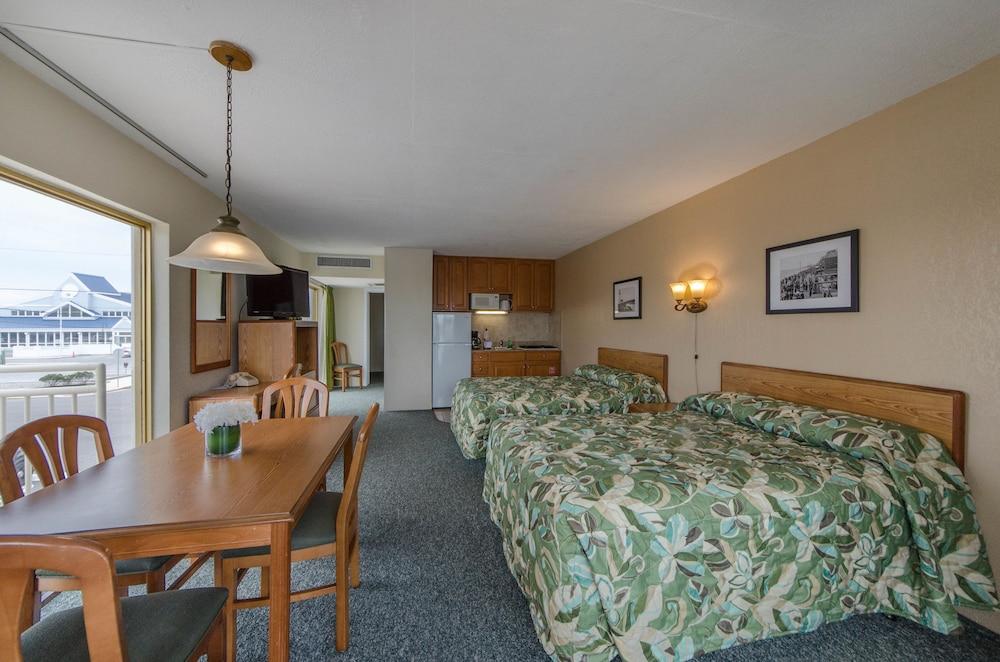 Attache Motel photo 47