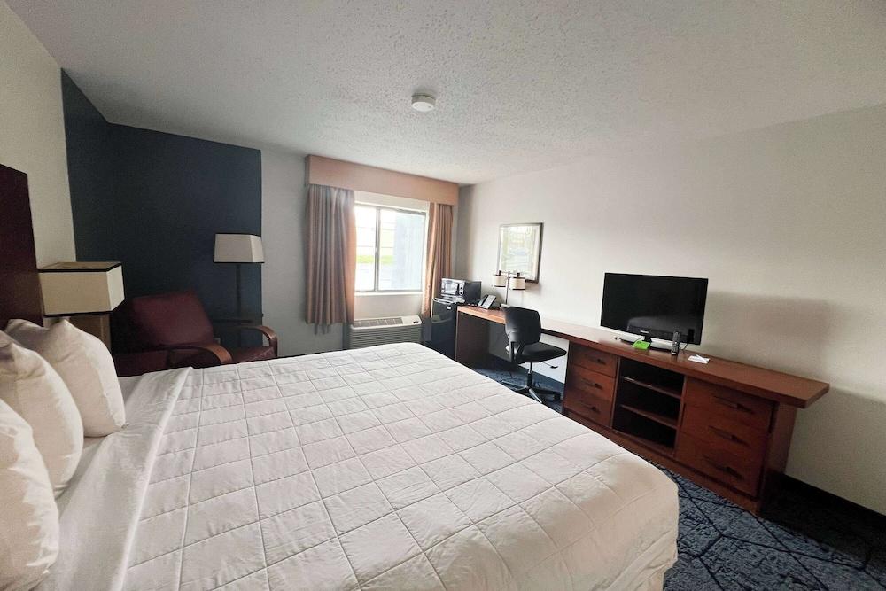 Baymont by Wyndham Columbia, MO photo 10