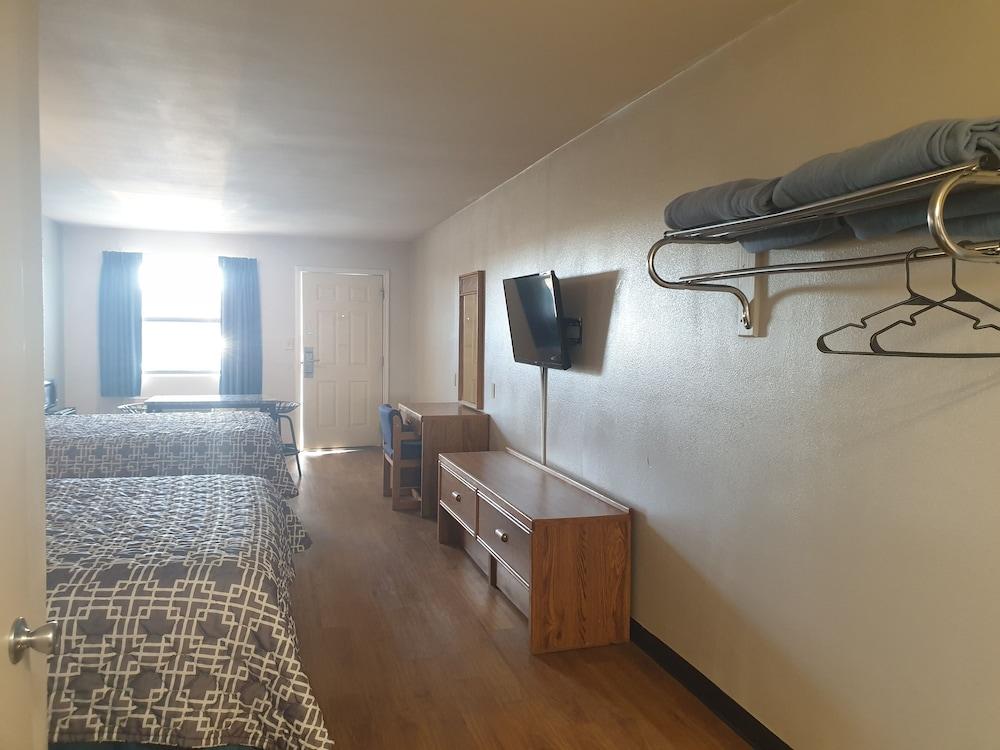 Riata Inn photo 18