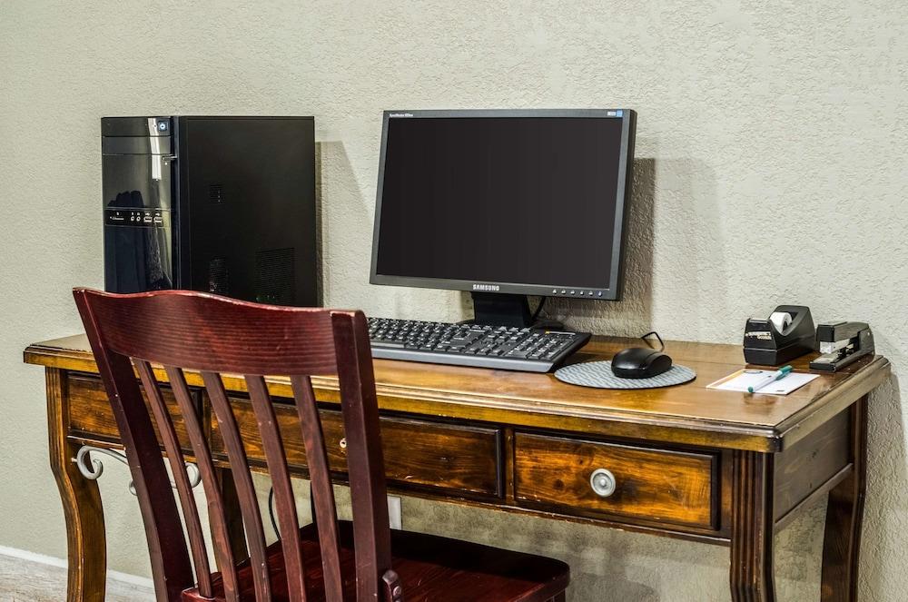Quality Inn & Suites Winfield photo 49