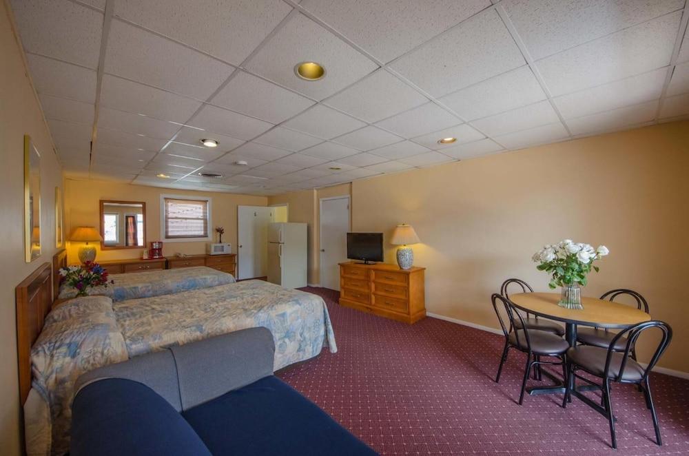 Compass Family Resort photo 11