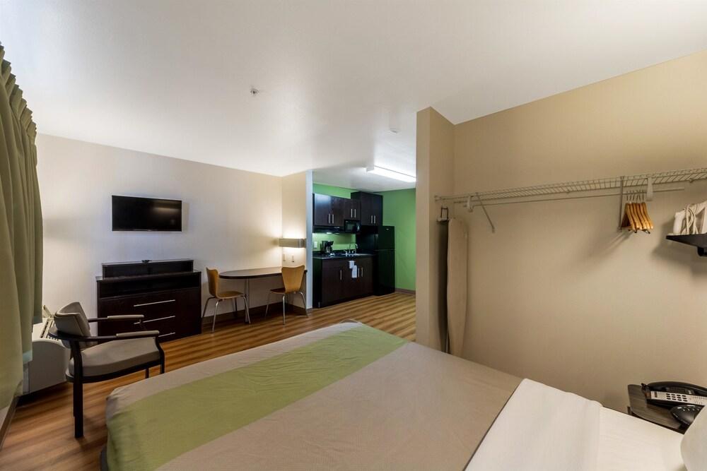Super 8 by Wyndham Kenedy photo 15
