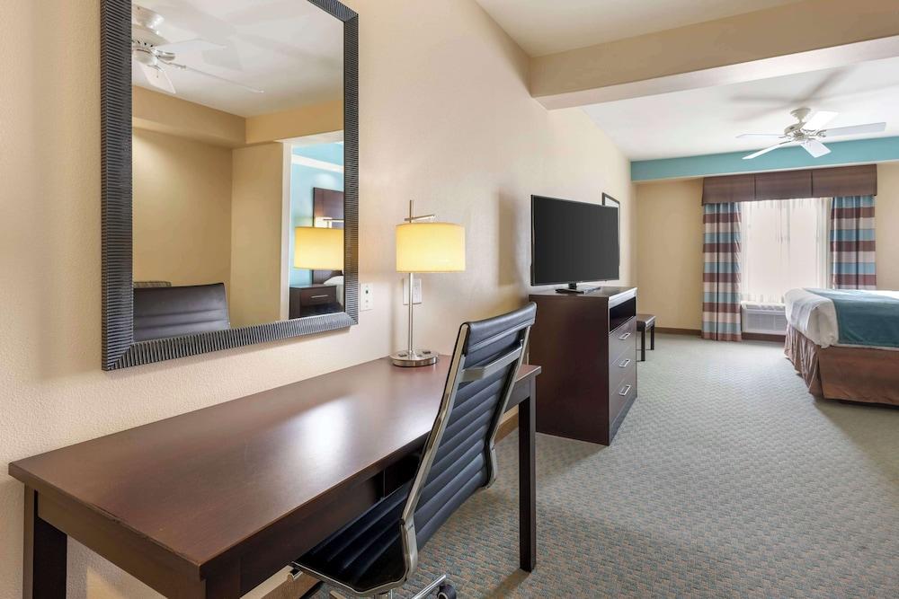 Best Western Plus Midland Suites photo 33