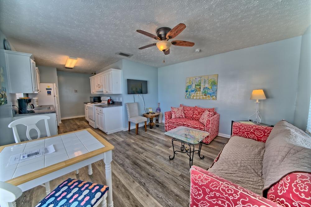 Pineapple Villas on Laguna Beach photo 29