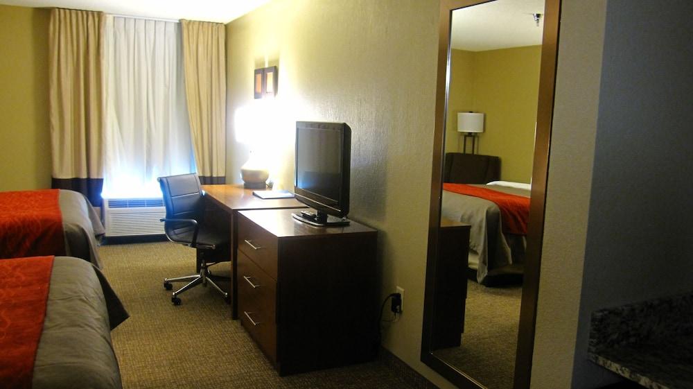 Comfort Inn & Suites LaGrange East photo 30