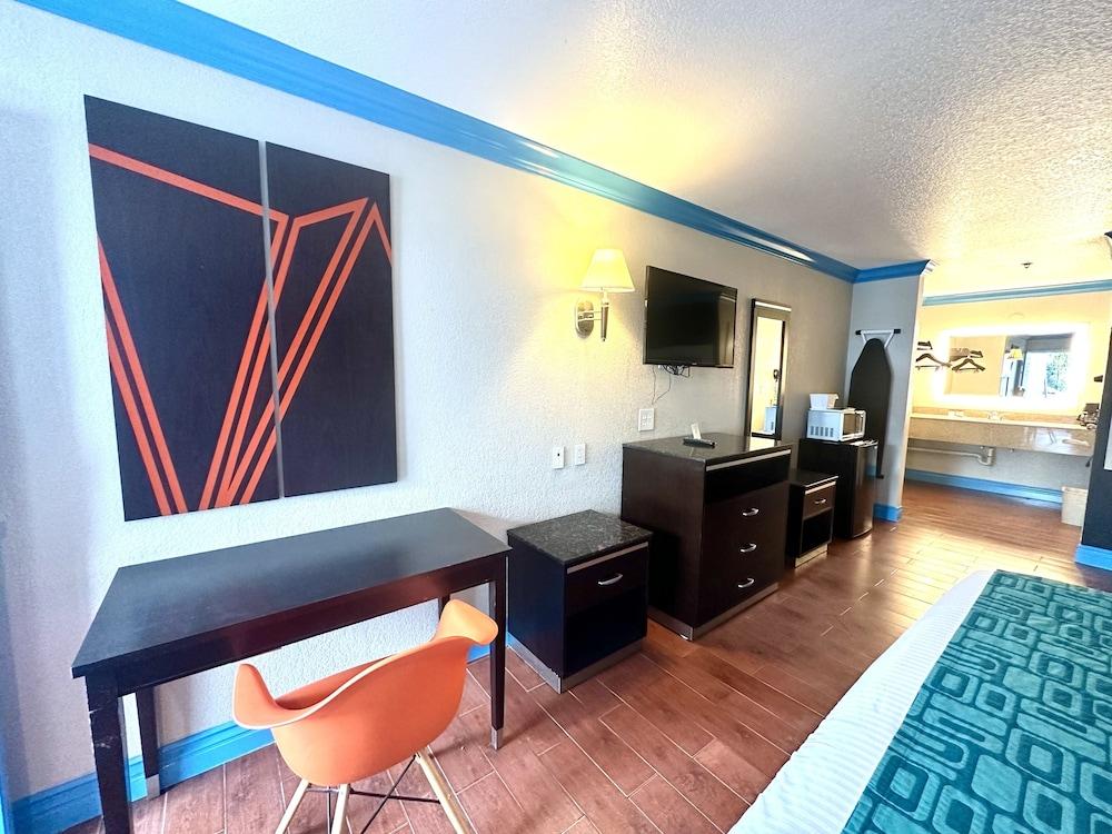 Casa Blanca Hotel - Orange photo 14