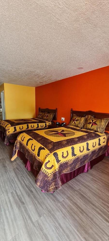 Chaparral Motel photo 25