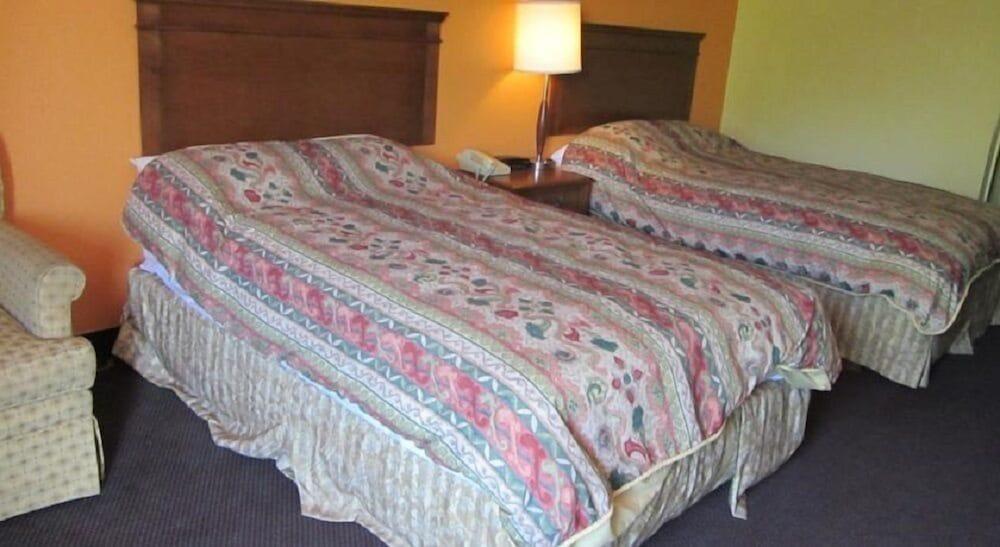 Best Classic Inn & Suites photo 6